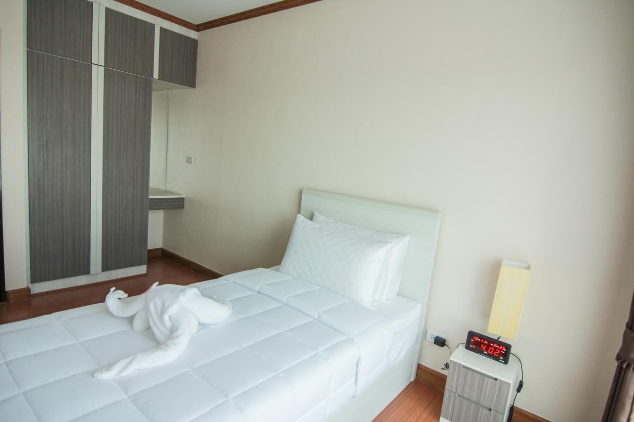 Tada Condotel Buriram Exteriör bild