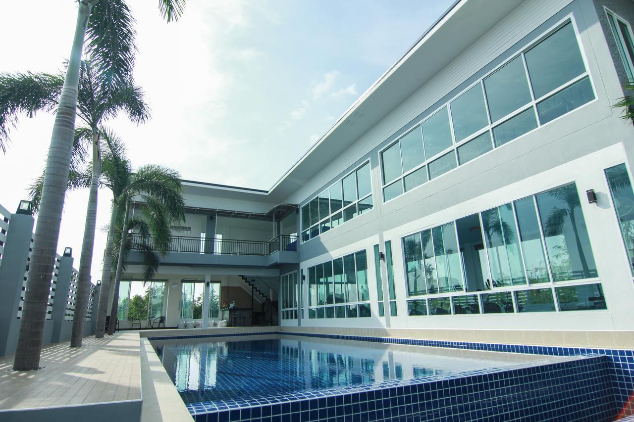 Tada Condotel Buriram Exteriör bild