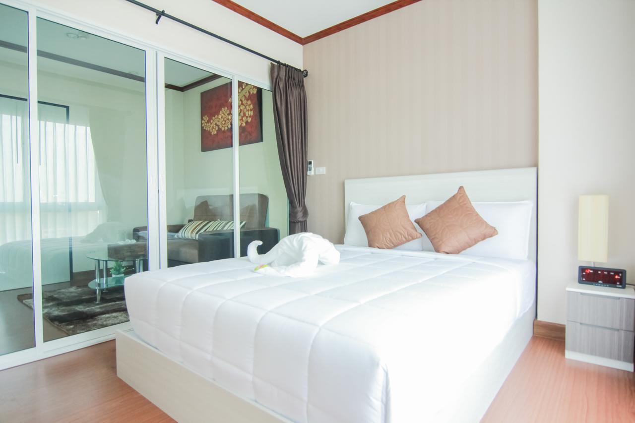 Tada Condotel Buriram Exteriör bild