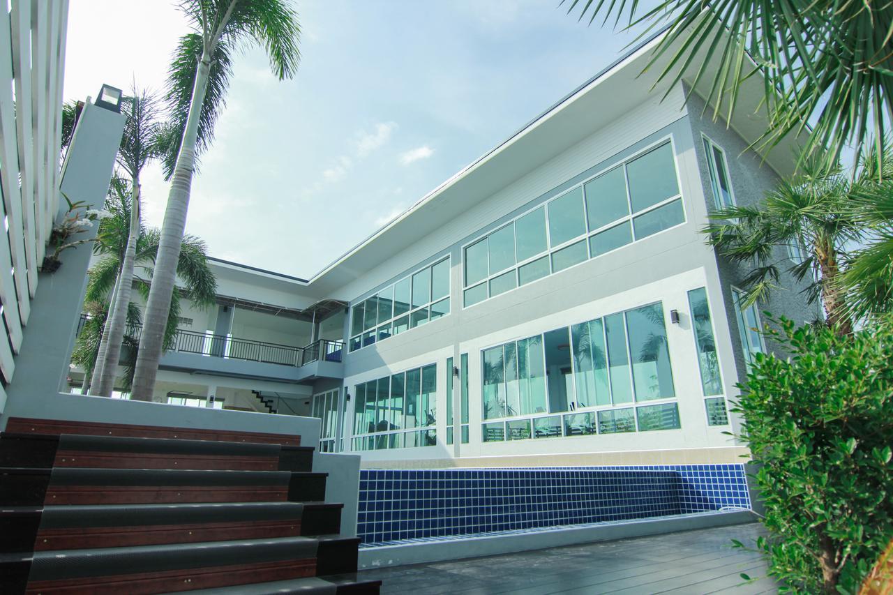 Tada Condotel Buriram Exteriör bild