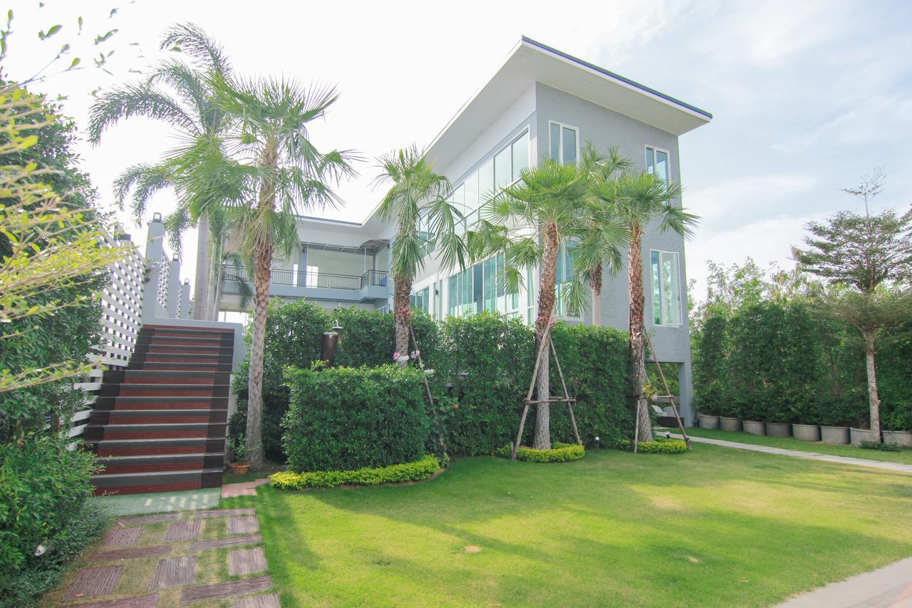 Tada Condotel Buriram Exteriör bild